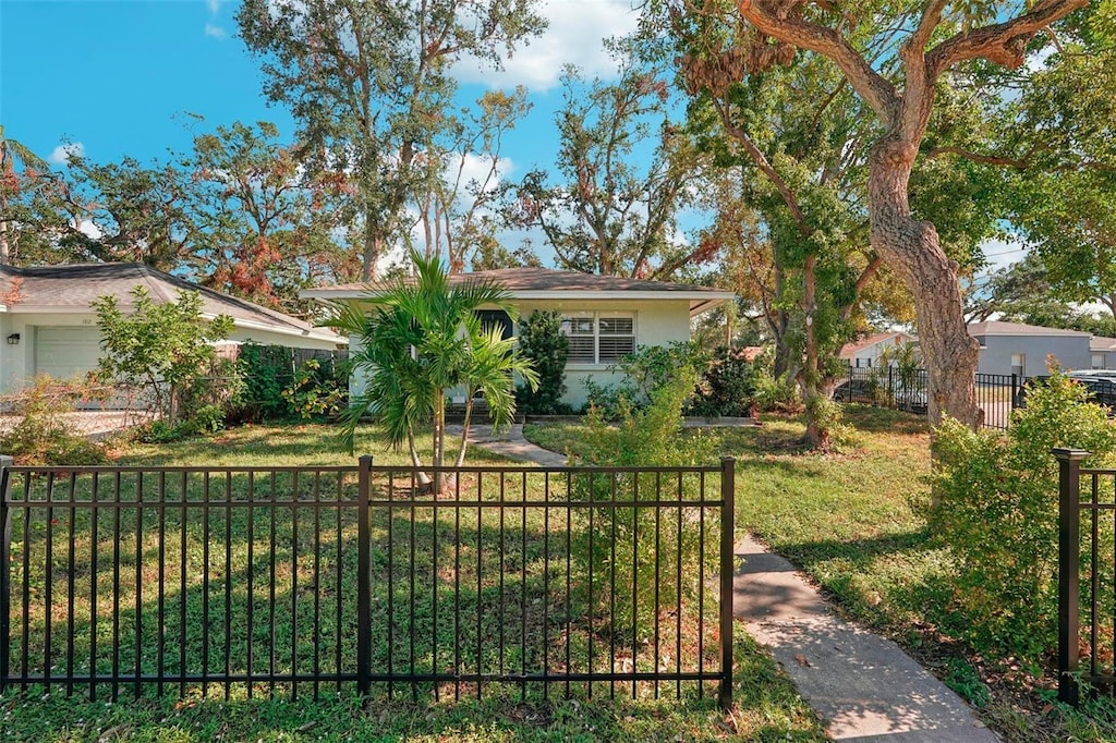 single story home with a front yard