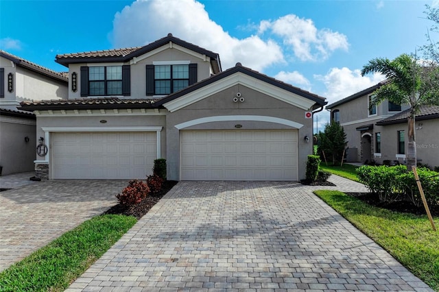 view of front facade featuring a garage