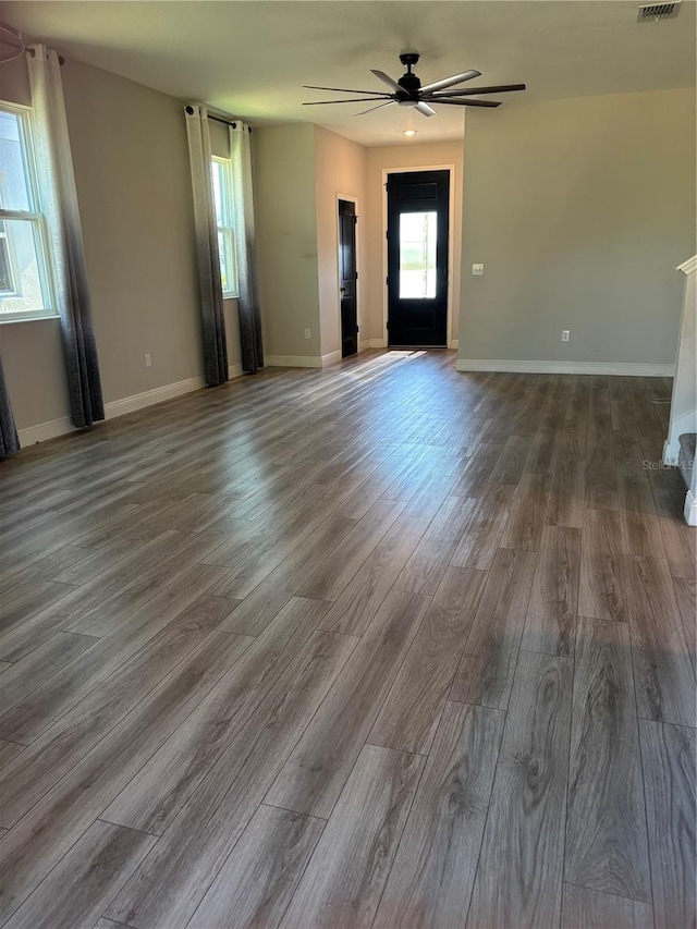 unfurnished room featuring dark wood-type flooring and ceiling fan