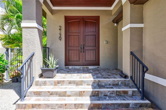 property entrance featuring a porch