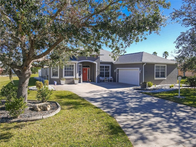 view of front of house featuring a front yard and a garage