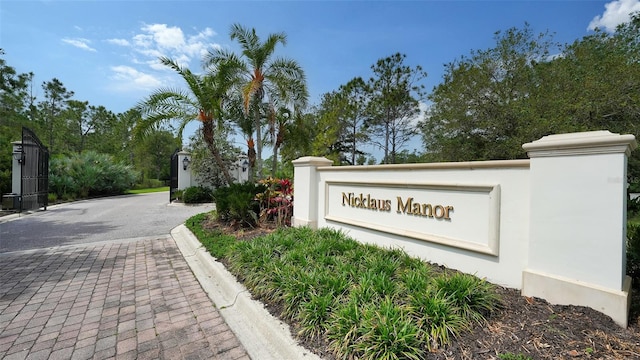 view of community / neighborhood sign