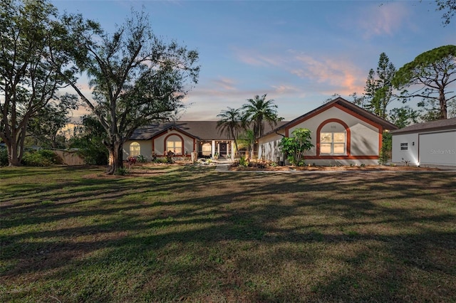 view of front of house featuring a yard