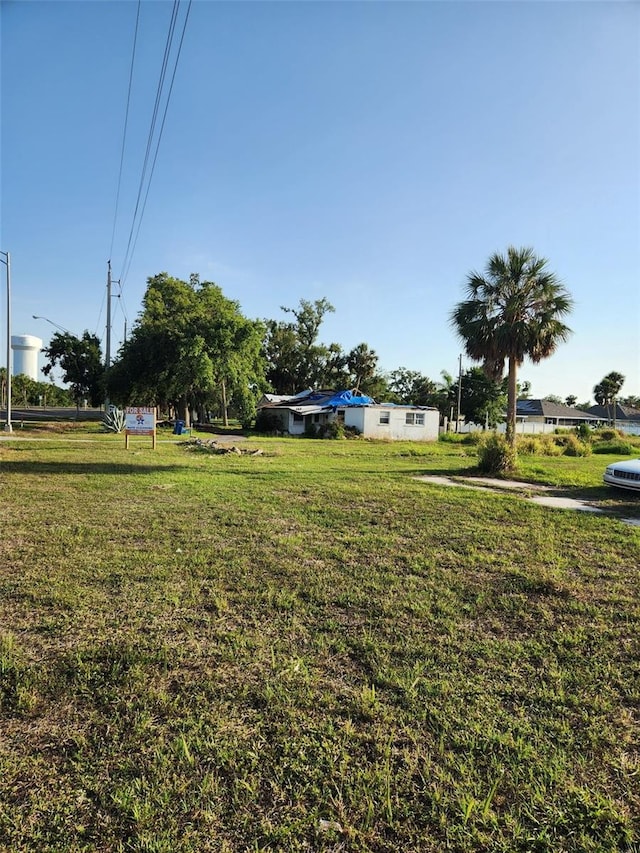 2815 US-41 N, Palmetto, FL 34221 - view of grassy yard