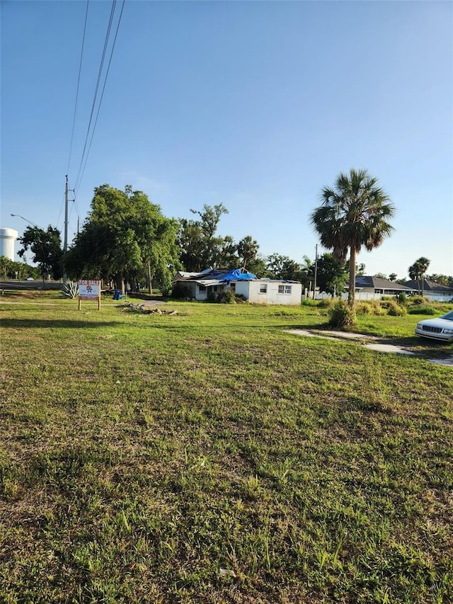 2815 US-41 N, Palmetto, FL 34221 - view of grassy yard