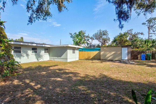 view of yard with a storage shed