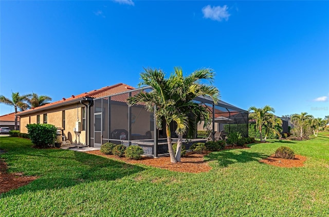 view of yard featuring a lanai