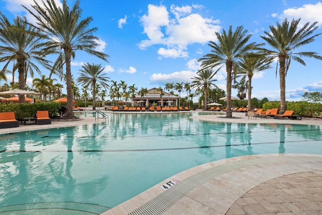 12606 Fontana Loop, Bradenton, FL 34211 - community pool with a patio