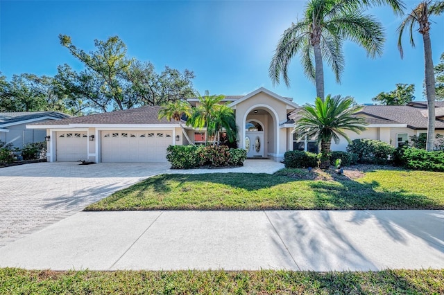 view of front facade featuring a front yard and a garage