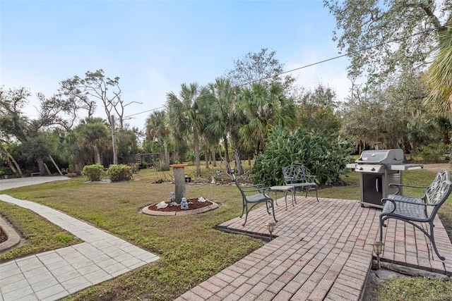 view of yard featuring a patio