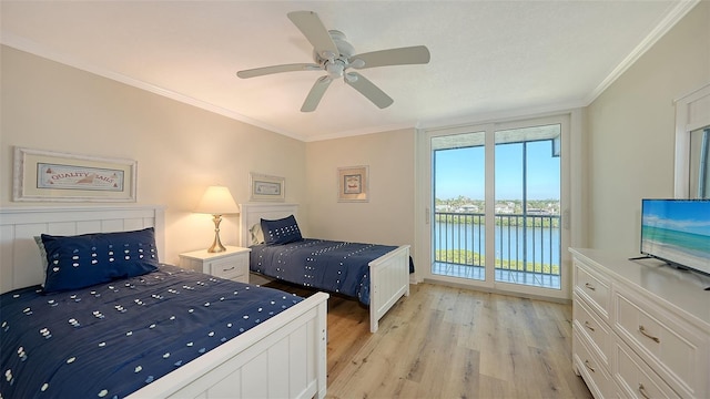 bedroom featuring access to exterior, light hardwood / wood-style flooring, ceiling fan, and crown molding