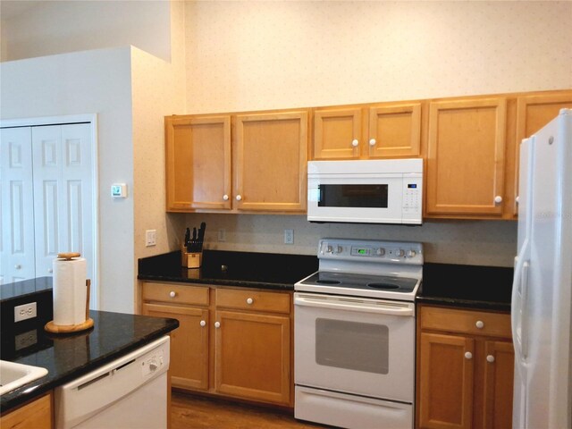 5115 44th St W, Bradenton, FL 34210 - kitchen with wood finished floors, a sink, and white appliances