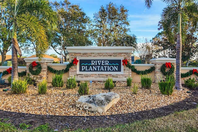 view of community / neighborhood sign