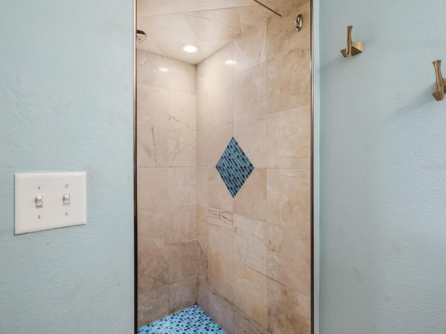 bathroom featuring tiled shower