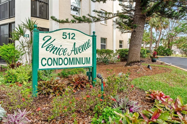 view of community / neighborhood sign