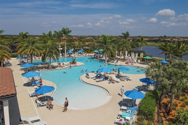 view of swimming pool featuring a patio