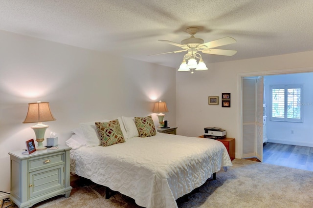 bedroom featuring ceiling fan and a textured ceiling