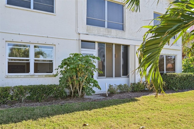 view of side of property featuring a yard