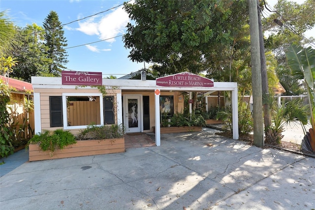 view of front of property