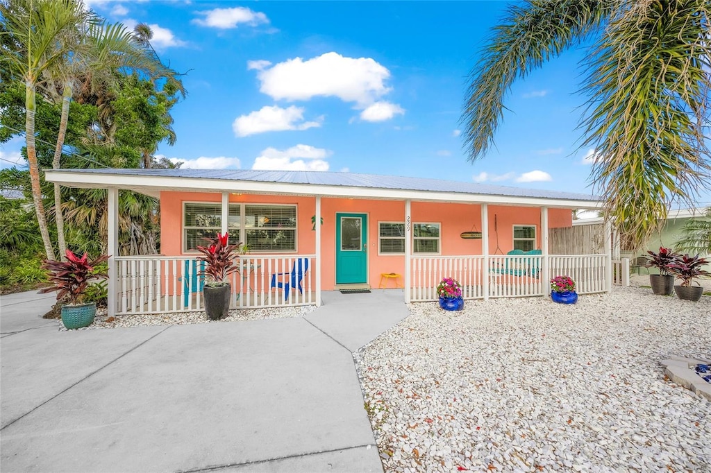 view of front of property featuring a porch