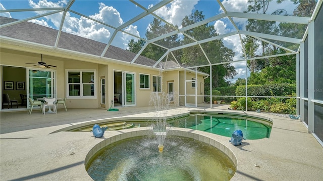 view of swimming pool featuring an in ground hot tub, a patio, ceiling fan, and a lanai