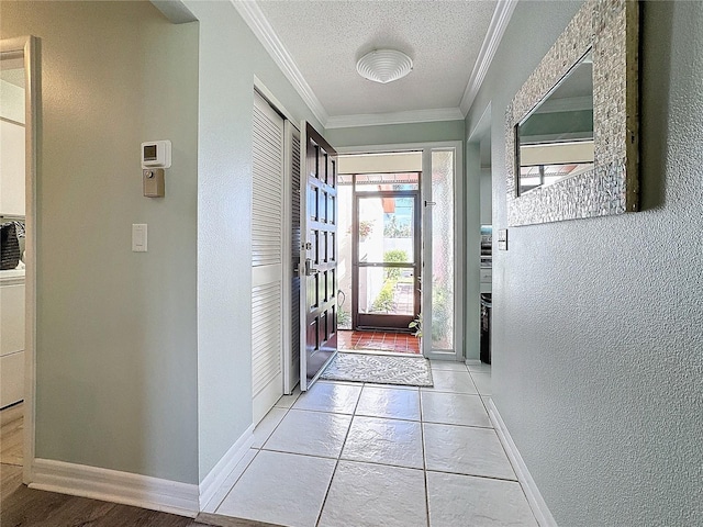 entryway featuring crown molding and a textured ceiling