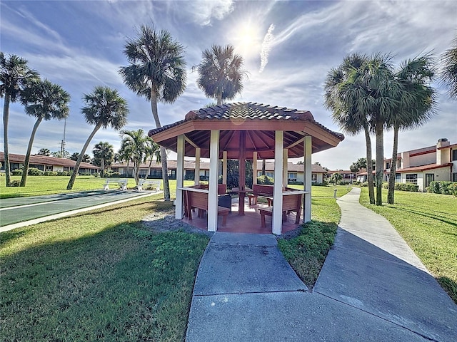 view of home's community featuring a yard