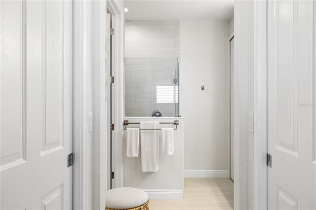 bathroom featuring a tile shower