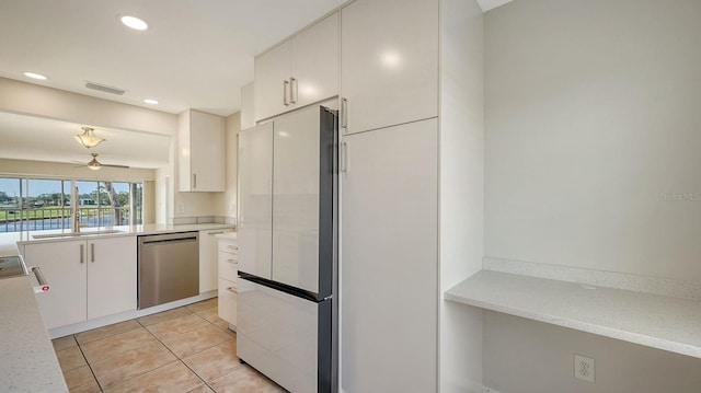 kitchen featuring white cabinets, ceiling fan, sink, dishwasher, and fridge