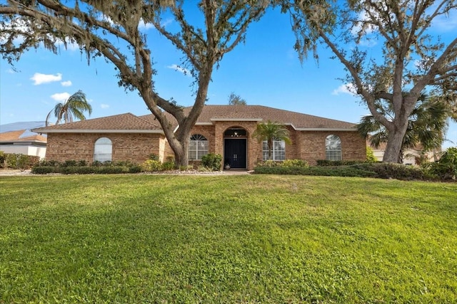 ranch-style house featuring a front yard