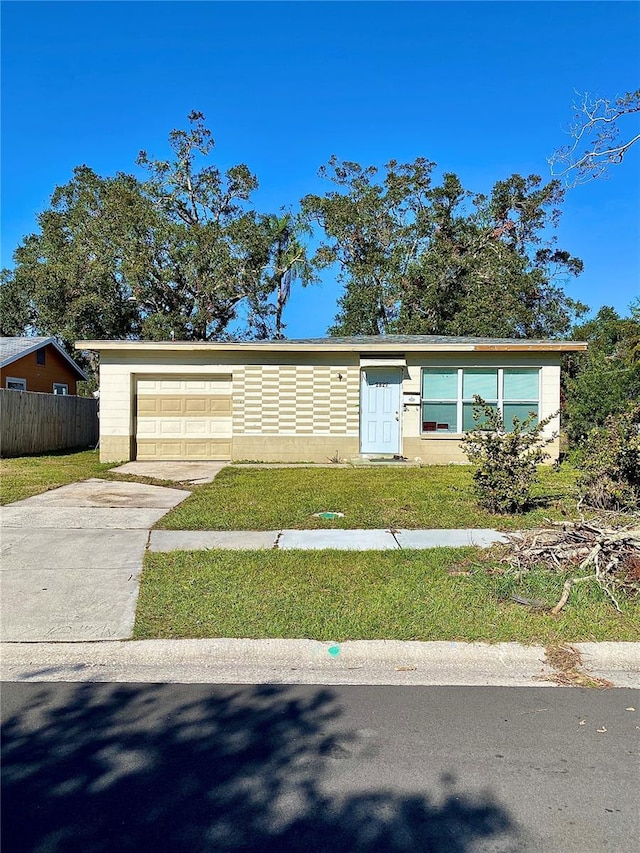 view of front facade with a garage and a front yard