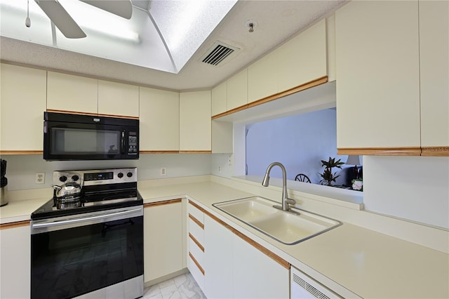 kitchen with ceiling fan, sink, and stainless steel range with electric cooktop