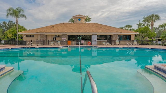 view of swimming pool