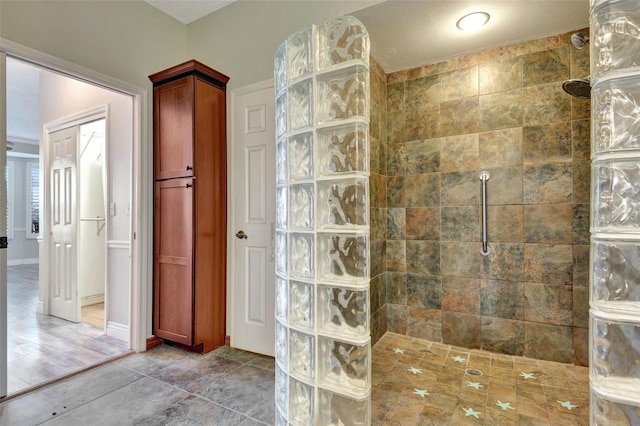 bathroom featuring a tile shower