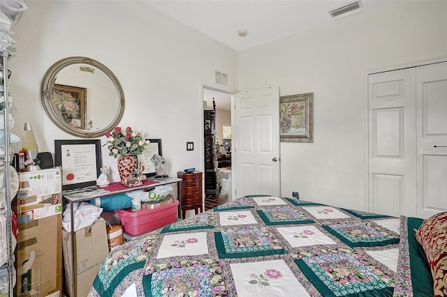 bedroom featuring a closet