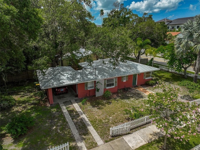 view of front of house featuring a front lawn and a carport