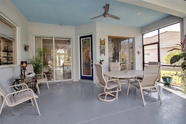 sunroom with ceiling fan