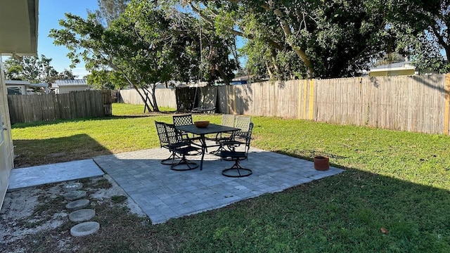 view of yard featuring a patio