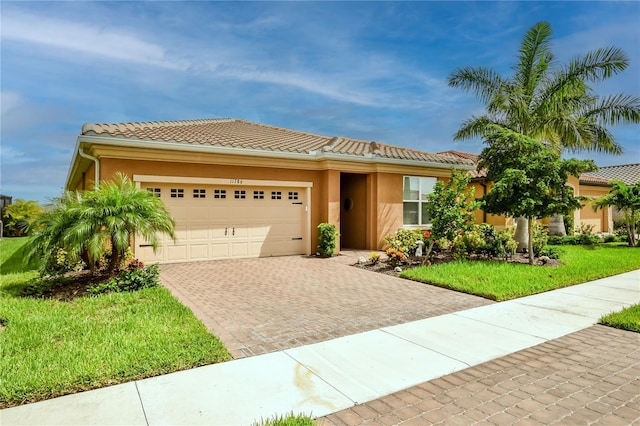 view of front facade with a garage and a front yard