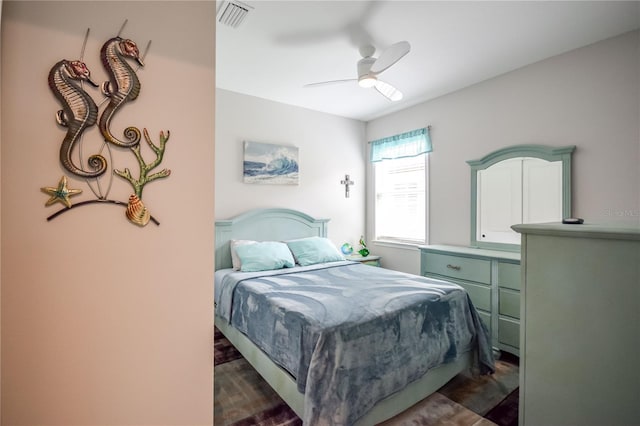 bedroom with ceiling fan