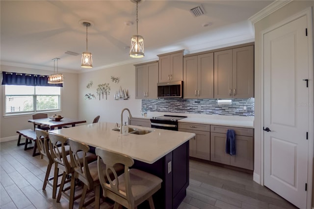 kitchen with sink, crown molding, tasteful backsplash, hanging light fixtures, and electric range oven