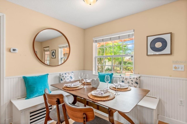 dining room with breakfast area