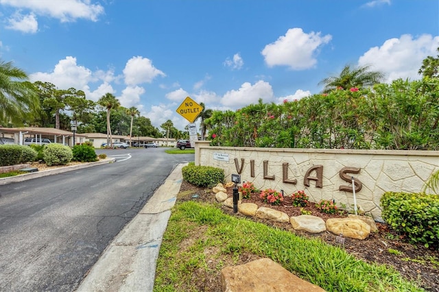 view of community / neighborhood sign