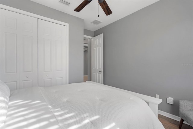 bedroom featuring ceiling fan, wood-type flooring, and a closet