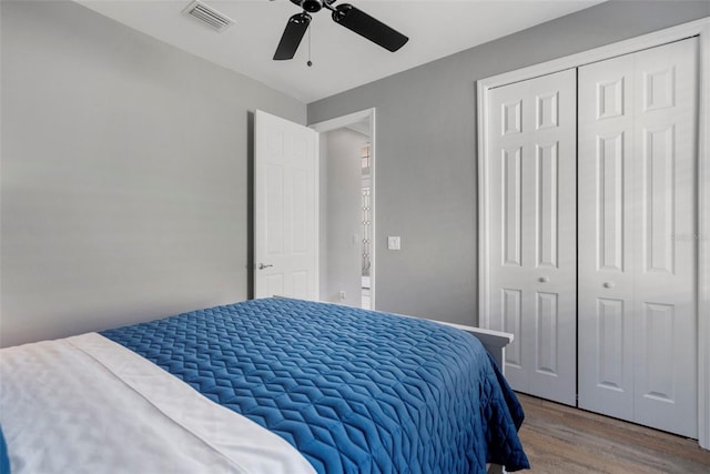 bedroom with ceiling fan, a closet, and hardwood / wood-style flooring