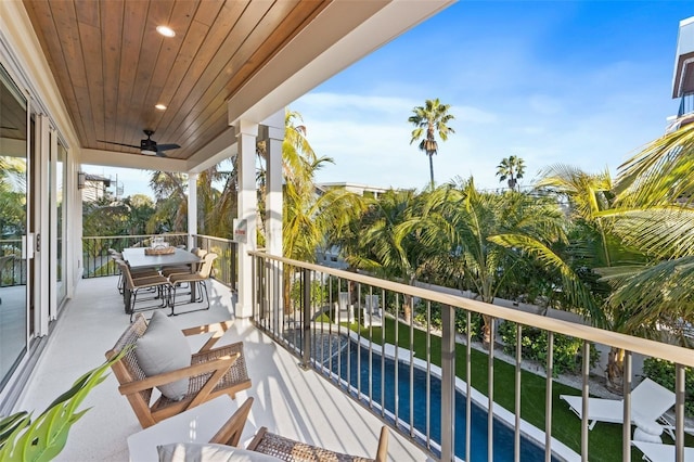 balcony featuring ceiling fan