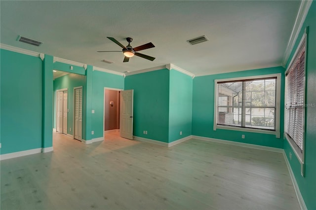 unfurnished room with ceiling fan, crown molding, and light hardwood / wood-style flooring