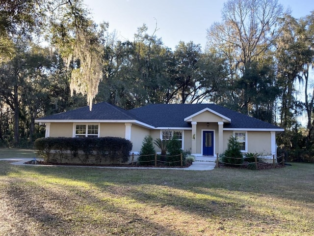 ranch-style home featuring a front lawn