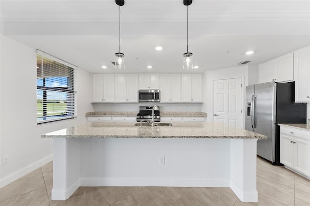 kitchen featuring pendant lighting, a center island with sink, sink, and appliances with stainless steel finishes