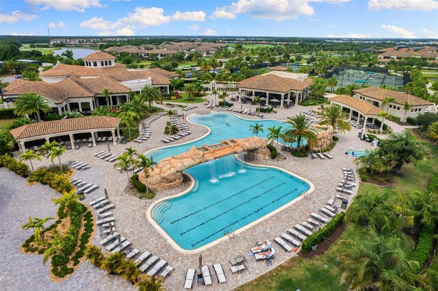 view of swimming pool